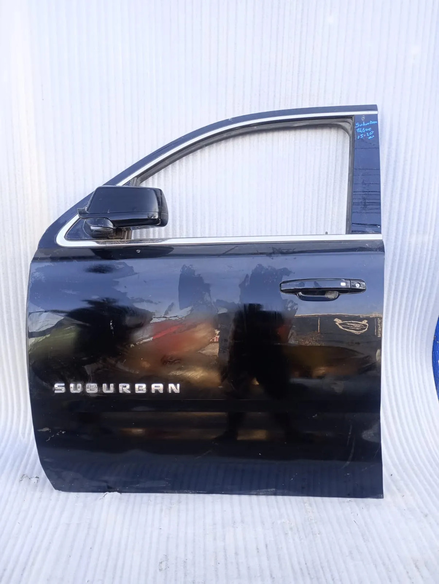 Puerta Delantera Izquierd Suburban Tahoe 2015 2016 2018 2020 Delantera Izquierda Negro - vista 1