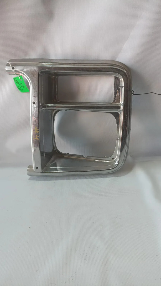 Bisel Frontal Rh Ford Pu 1980-1986 Genérico C/detalle (1) Plateado Derecho