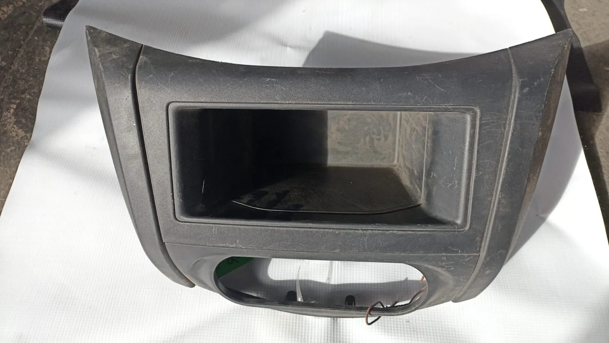 Bisel Tablero Interior Nissan Np300 2016-2021 Usado Original Negro