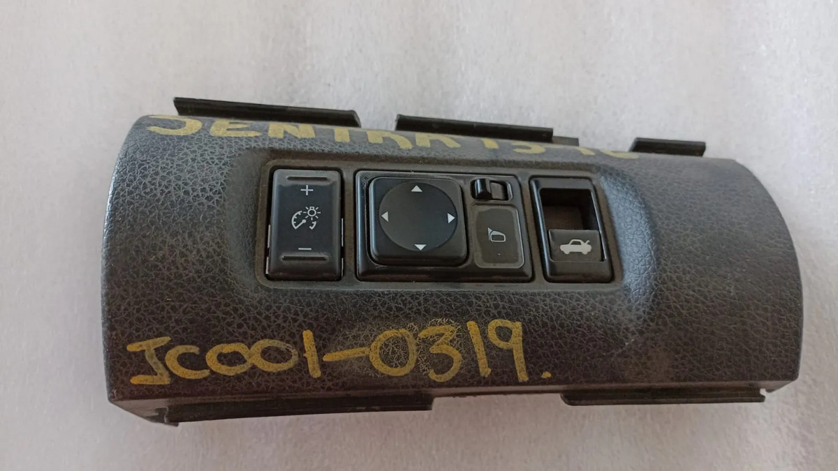 Switch Luces Espejos Cajuela Nissan Sentra 2013-2016 Usado
