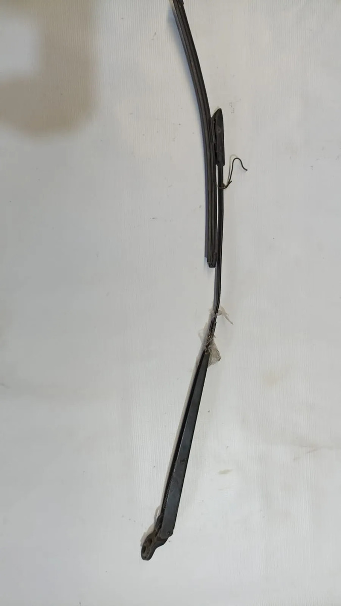 Brazo Limpiabrisas Rh Peugeot 301 2014-2018 Usado Derecho