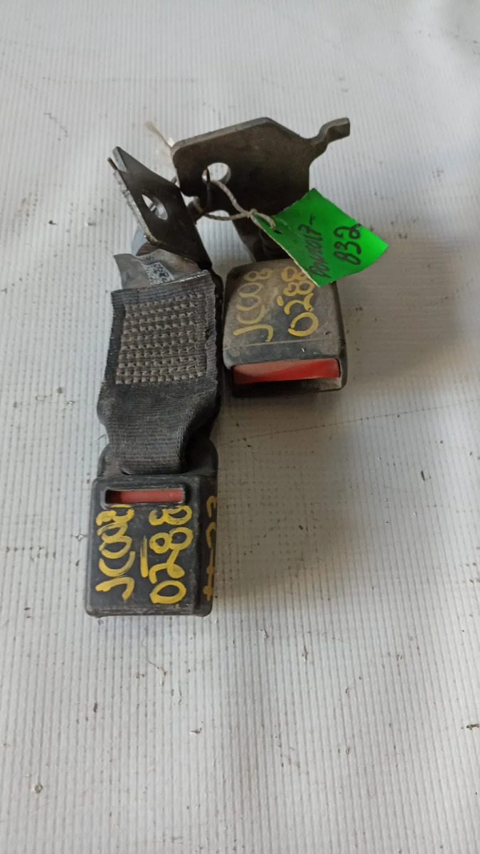 Broches De Cinturón Traseros Dodge Neon 2017-2019 Usados