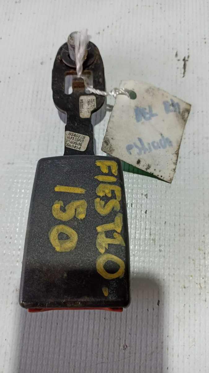 Broche De Cinturón Del. Rh Fiat Strada 2010-2014 Usado