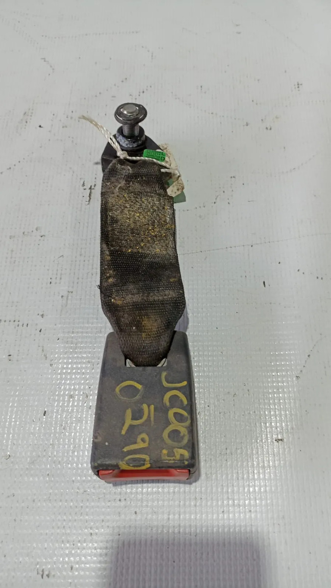Broche De Cinturón Trasero Rh Dodge Vision 2015-2018 Usado