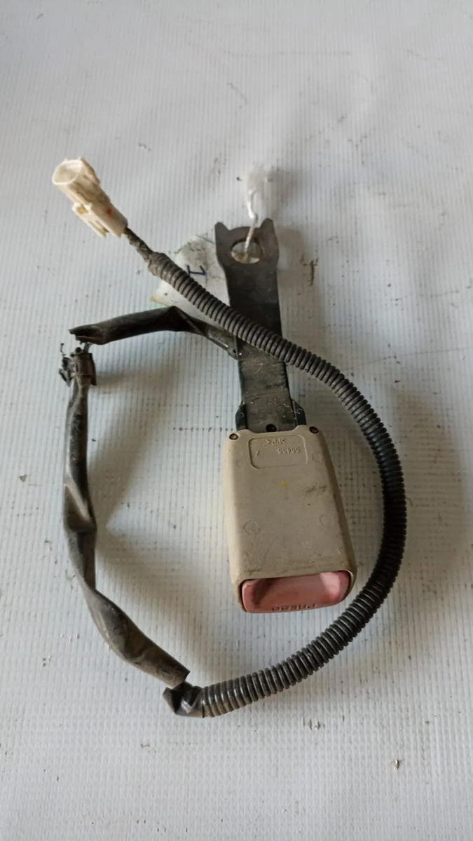 Broche De Cinturón Del Lh Toyota Camry 2015-2018  Usado