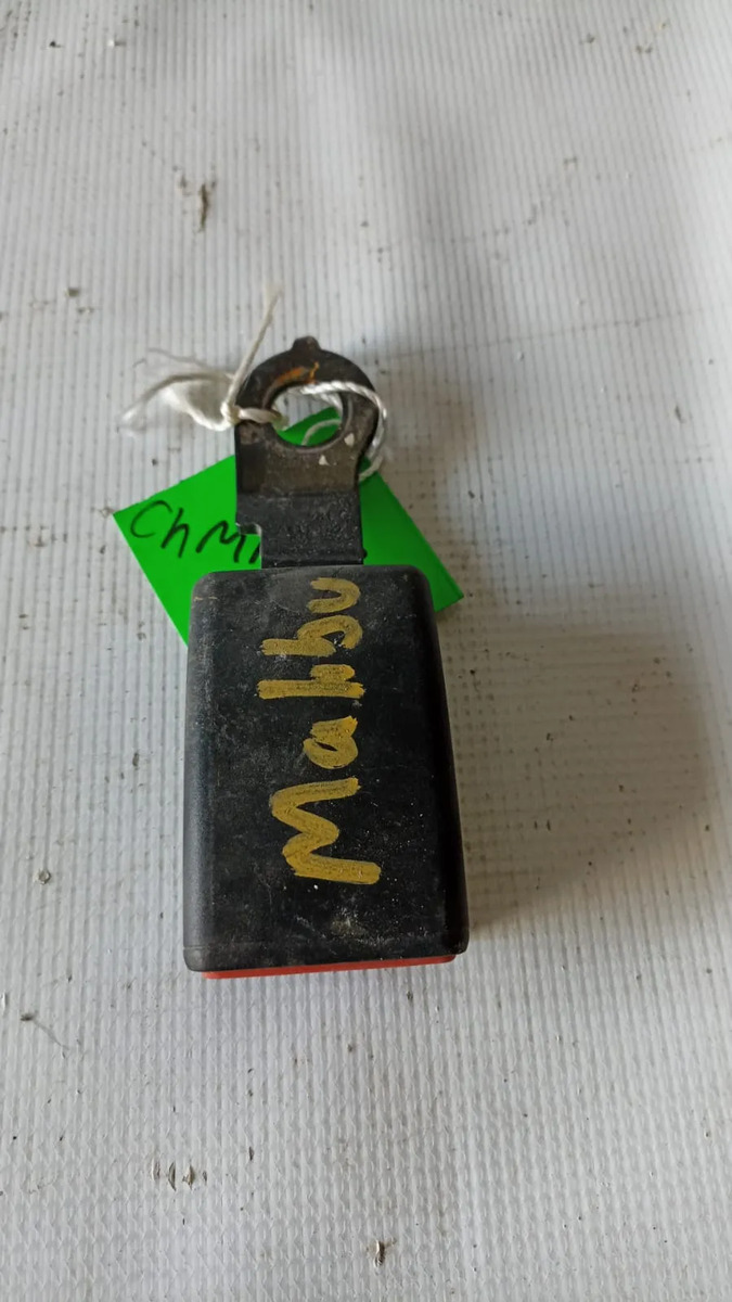 Broche De Cinturón Del Rh Chevrolet Malibu 2013-2016 Usado