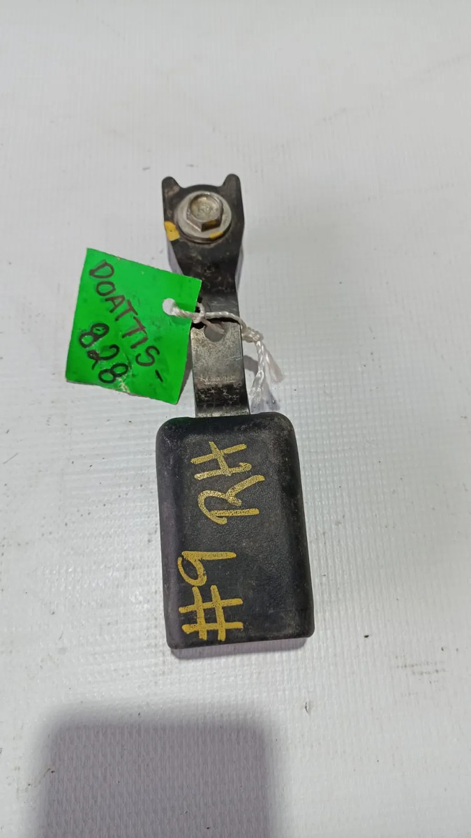 Broche De Cinturón Del Rh Cdodge Attitude 2015-2018 Usado