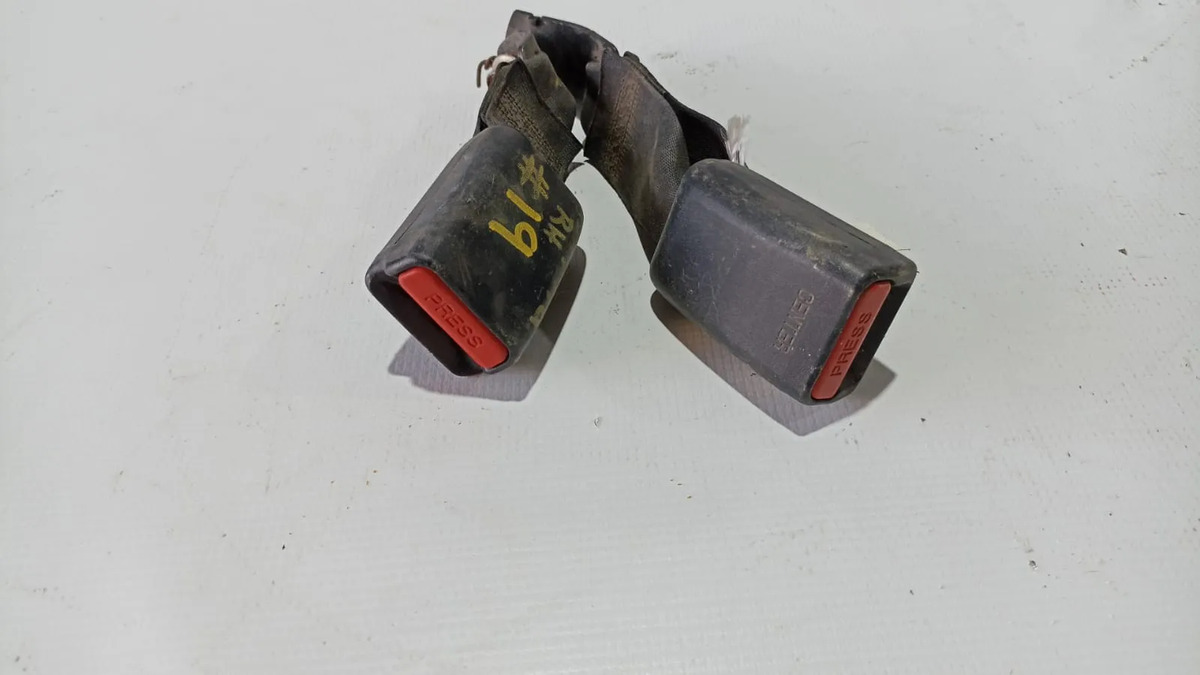 Broche De Cinturón Tras Rh Cdodge Attitude 2015-2018 Usado