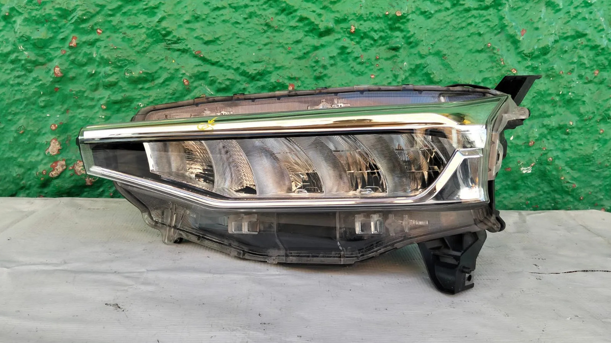 Faro Izquierdo Toyota Avanza 2022-2024 Usado Original Izquierdo/conductor - vista 1