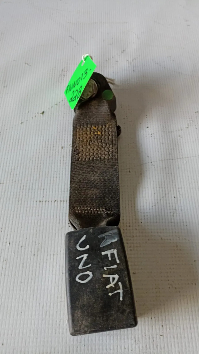 Broche De Cinturón Trasero Rh Fiat Uno 2013-2017 Usado