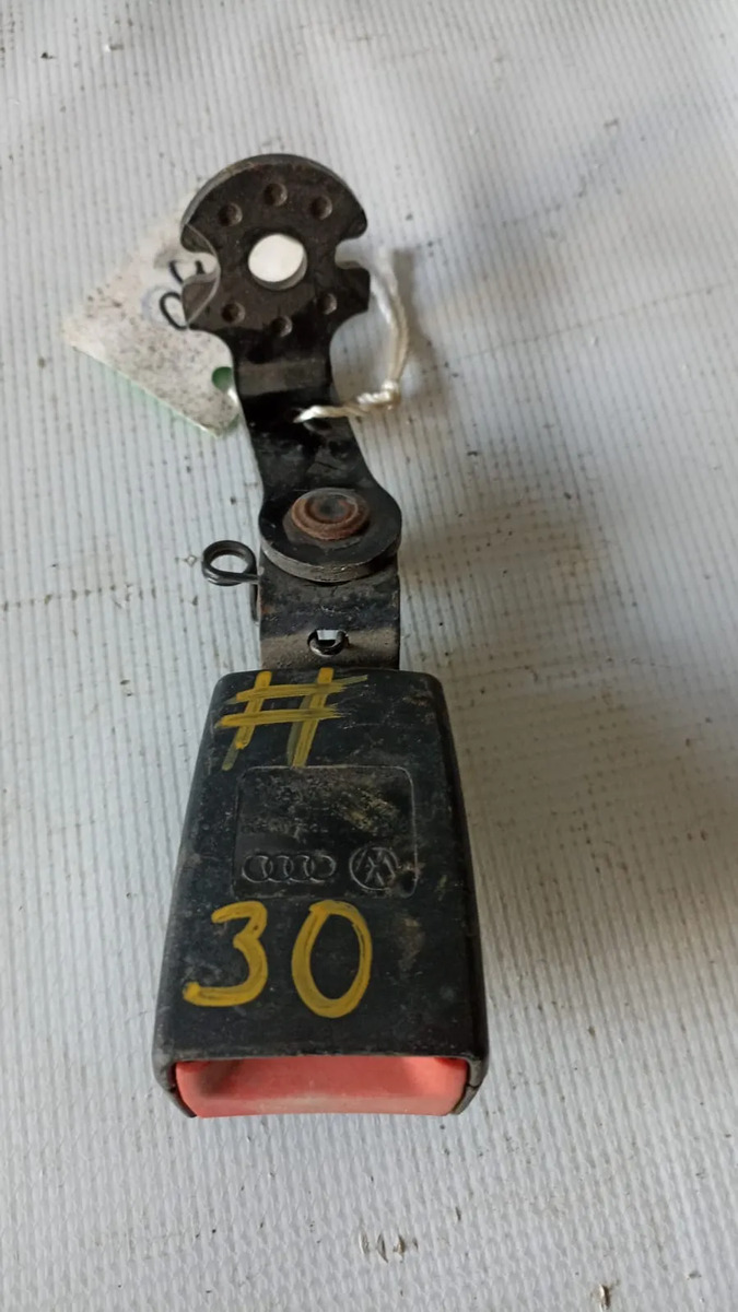 Broche De Cinturón Trasero Rh Audi 2012-2016 Usado