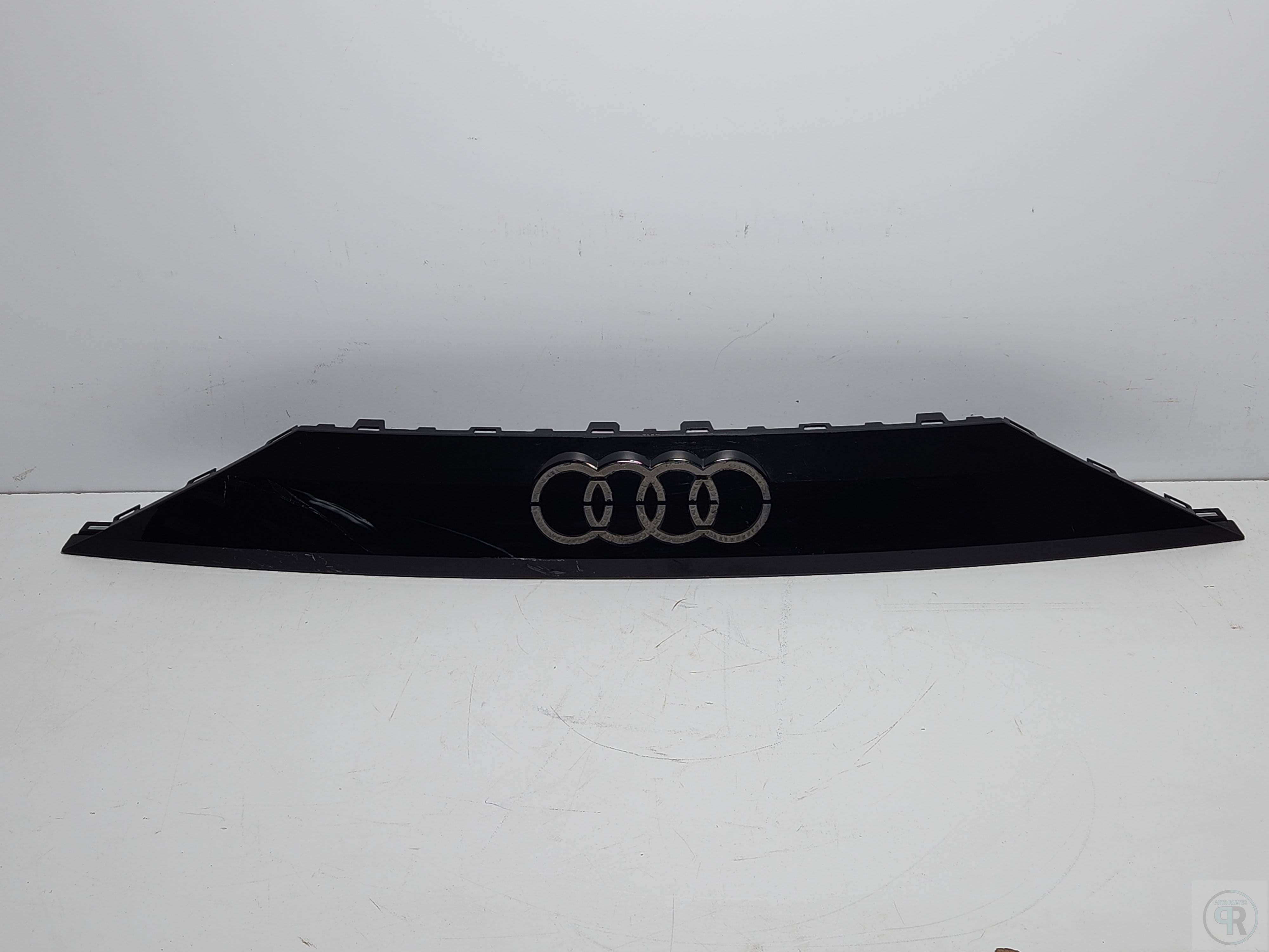 Audi Q8 2019 - 2021 Moldura para Cajuela Trasera Usado Original