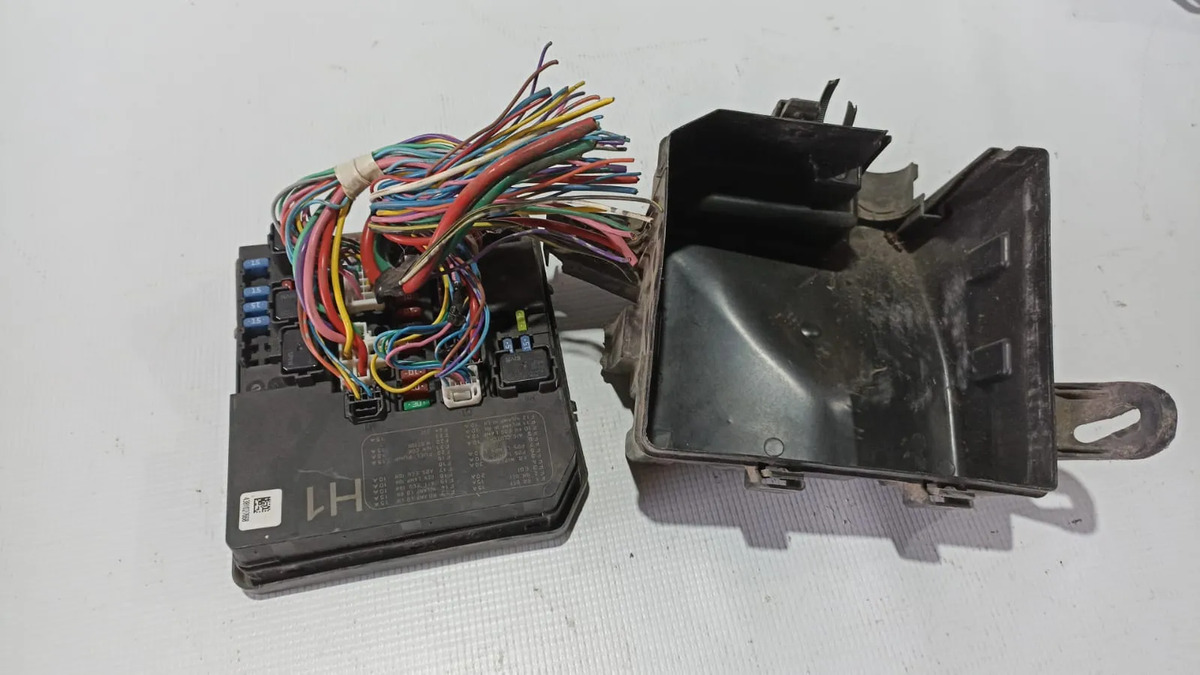 Caja De Fusibles Nissan Sentra 2013-2016 Usada Original