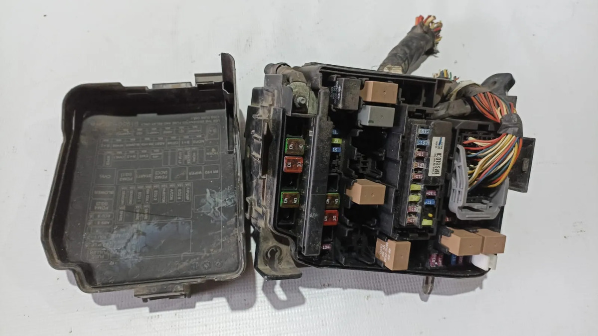 Caja De Fusibles Hyundai Elantra  2014-2016 Usada Original