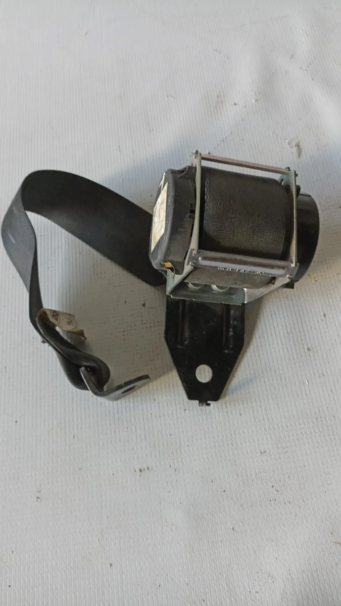 Cinturon Trasero Rh Dodge Attitude 2015-2018 Usado Original