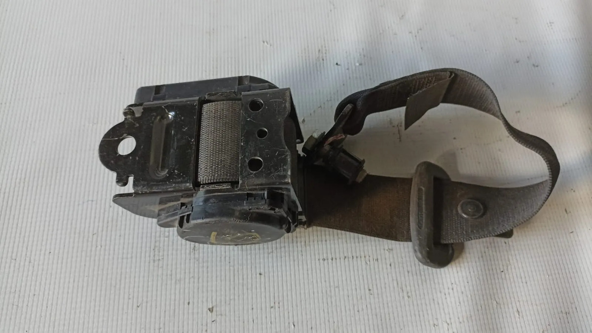 Cinturon Trasero Rh Dodge Vision 2016-2018 Usado Original