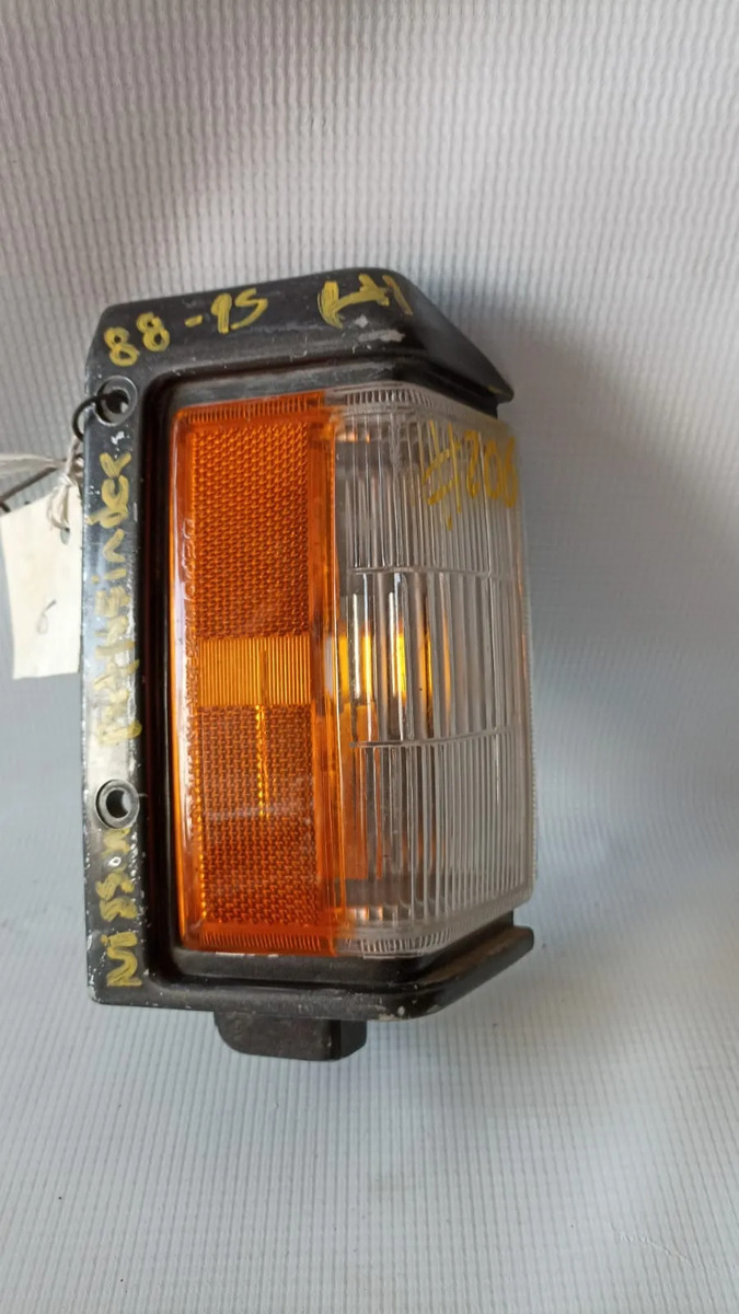 Cuarto De Punta Lh Nissan Pick Up 1988-1995 C/detalle Usado Naranja Claro