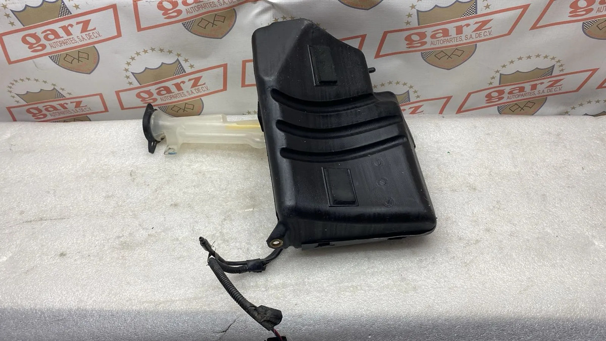 Chevrolet Cheyenne 1995 - 2001 Bombas de Depositos Limpiaparabrisas Usado Original