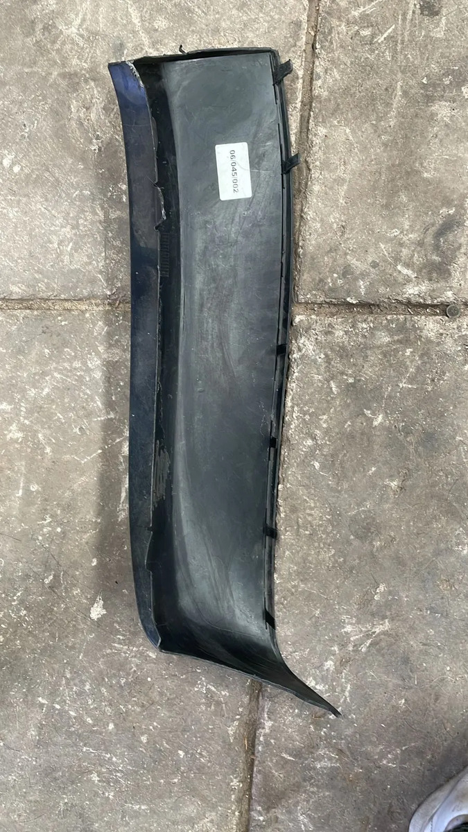Moldura Delantera Volkswagen Amarok 2010-2013 Negro