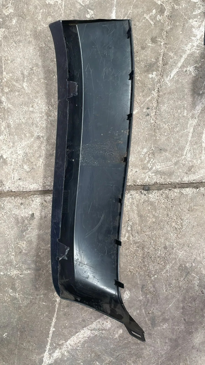 Moldura Delantera 1  Volkswagen Amarok 2010-2013 Negro