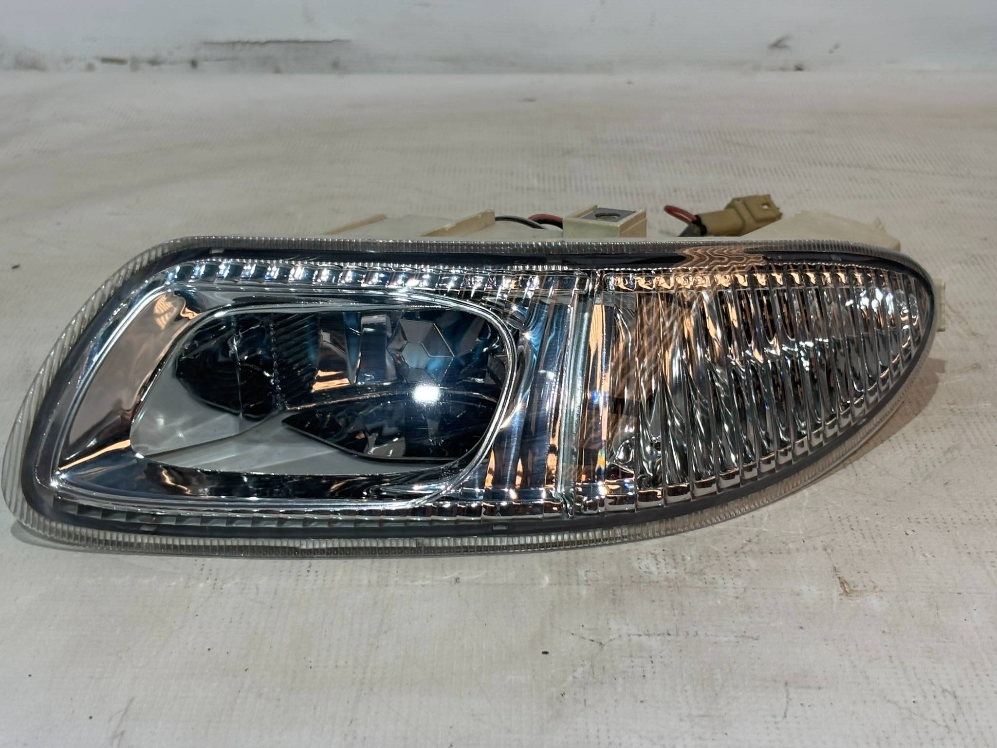 Infiniti I30 2000 - 2004 Faros Auxiliares Delantera Derecho Usado Original
