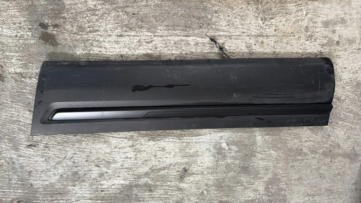 Moldura Puerta Tras Izq Land Rover Evoque 2016-2019 Usado Or Negro