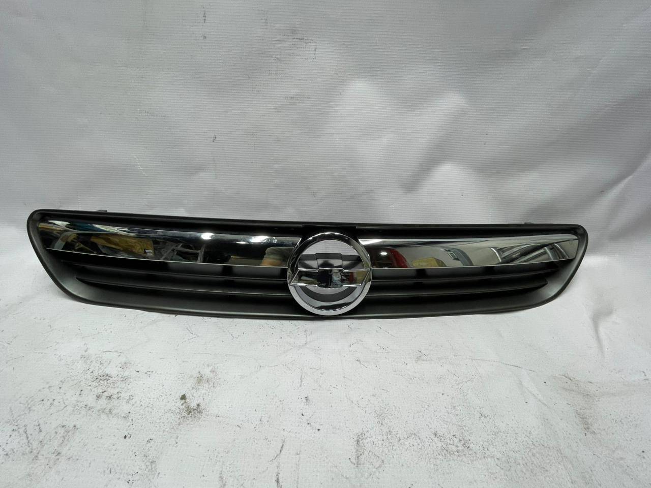 Chevrolet Corsa 2001 - 2004 Parrilla Delantera Usado Generico