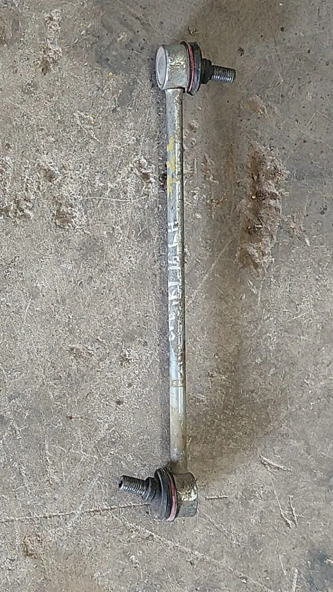 Tornillo Estabilizador Lh Toyota Camry 2015-2018