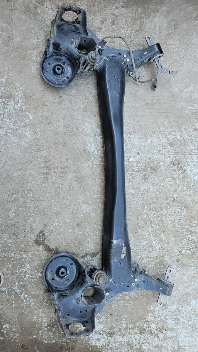 Peugeot 3008 2018-2024 Eje Suspension Trasero