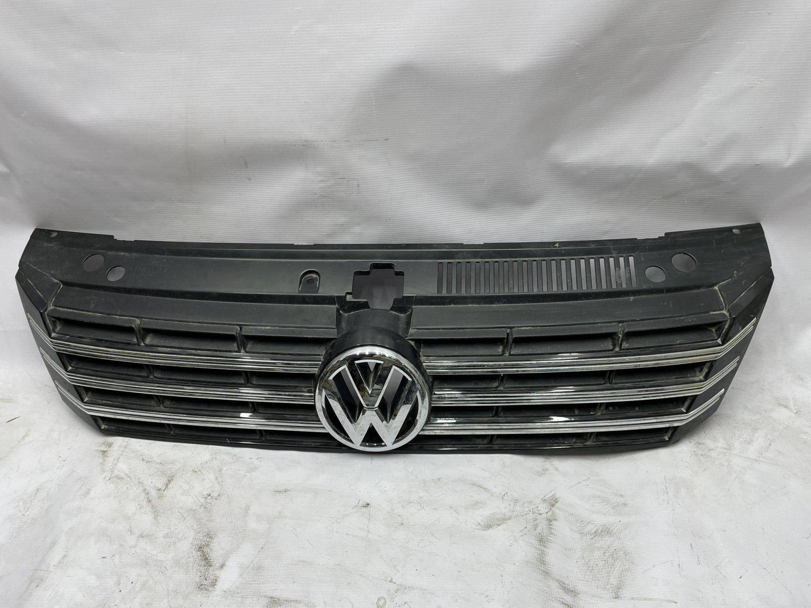 Volkswagen Passat 2012 - 2015 Parrilla Delantera Usado Original