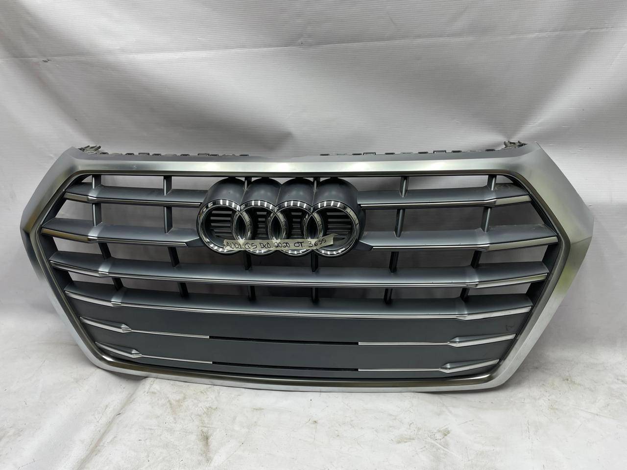 Audi Q5 2017 - 2020 Parrilla Delantera Usado Original