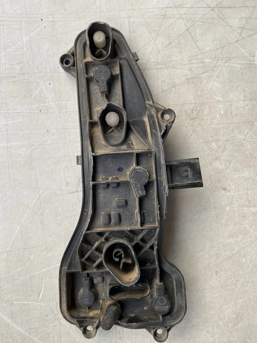 Porta Focos Calavera Izq Amarok 13 14 15 16 17 18 19 20 22