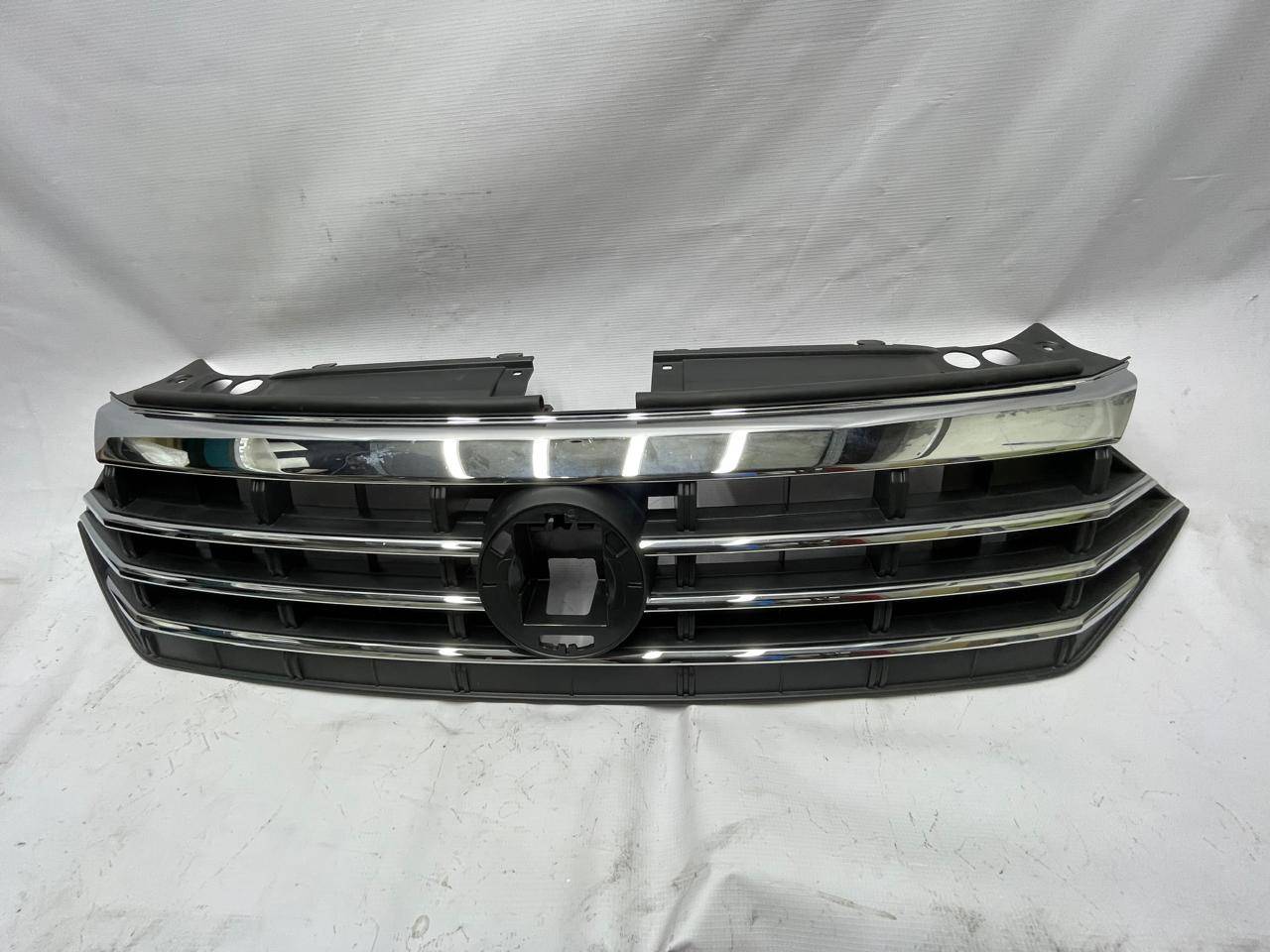 Volkswagen Jetta 2019 - 2021 Parrilla Delantera Usado Generico