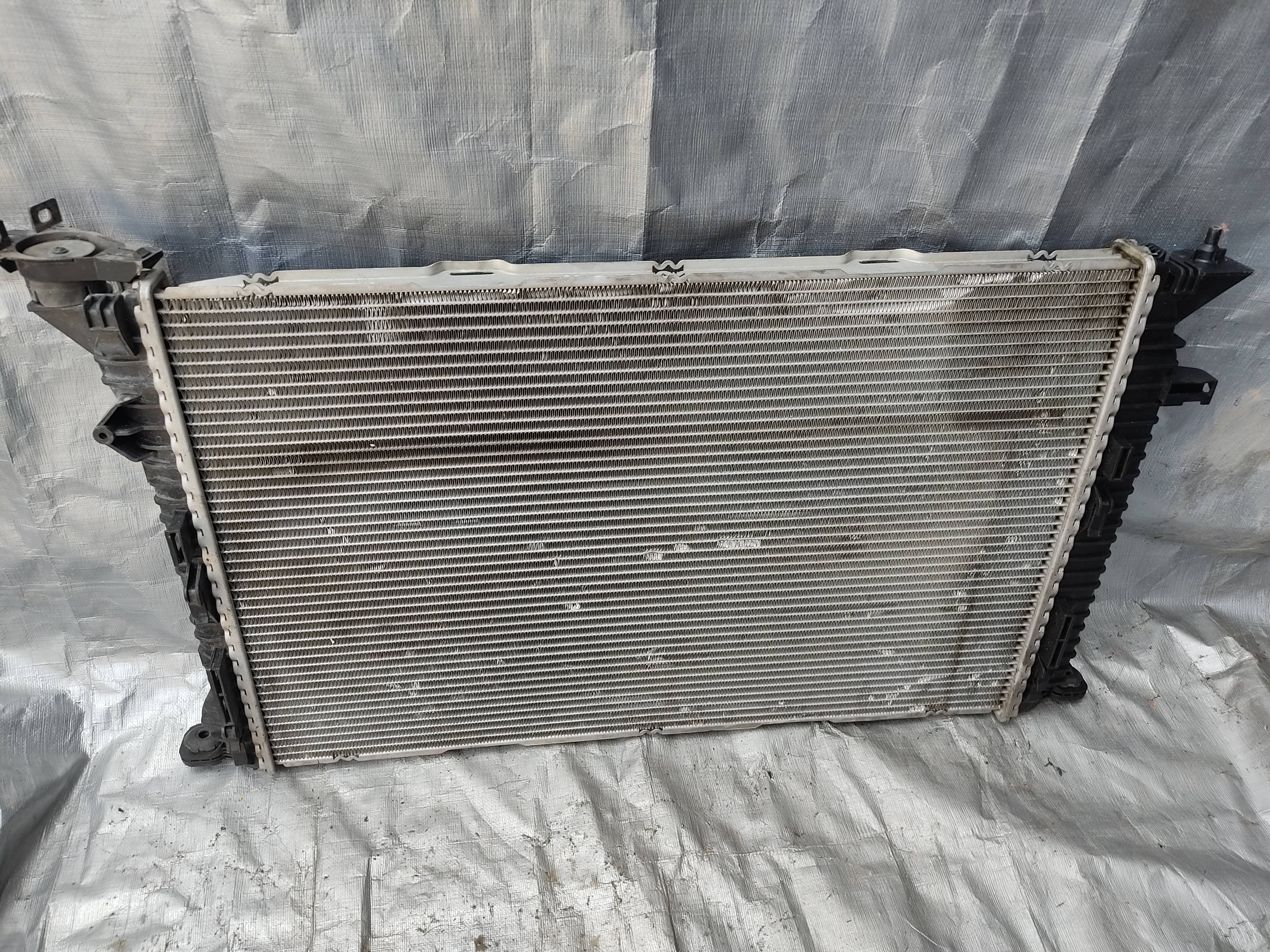 Audi A4 2010 - 2013 Radiador Delantera Derecho Usado Original