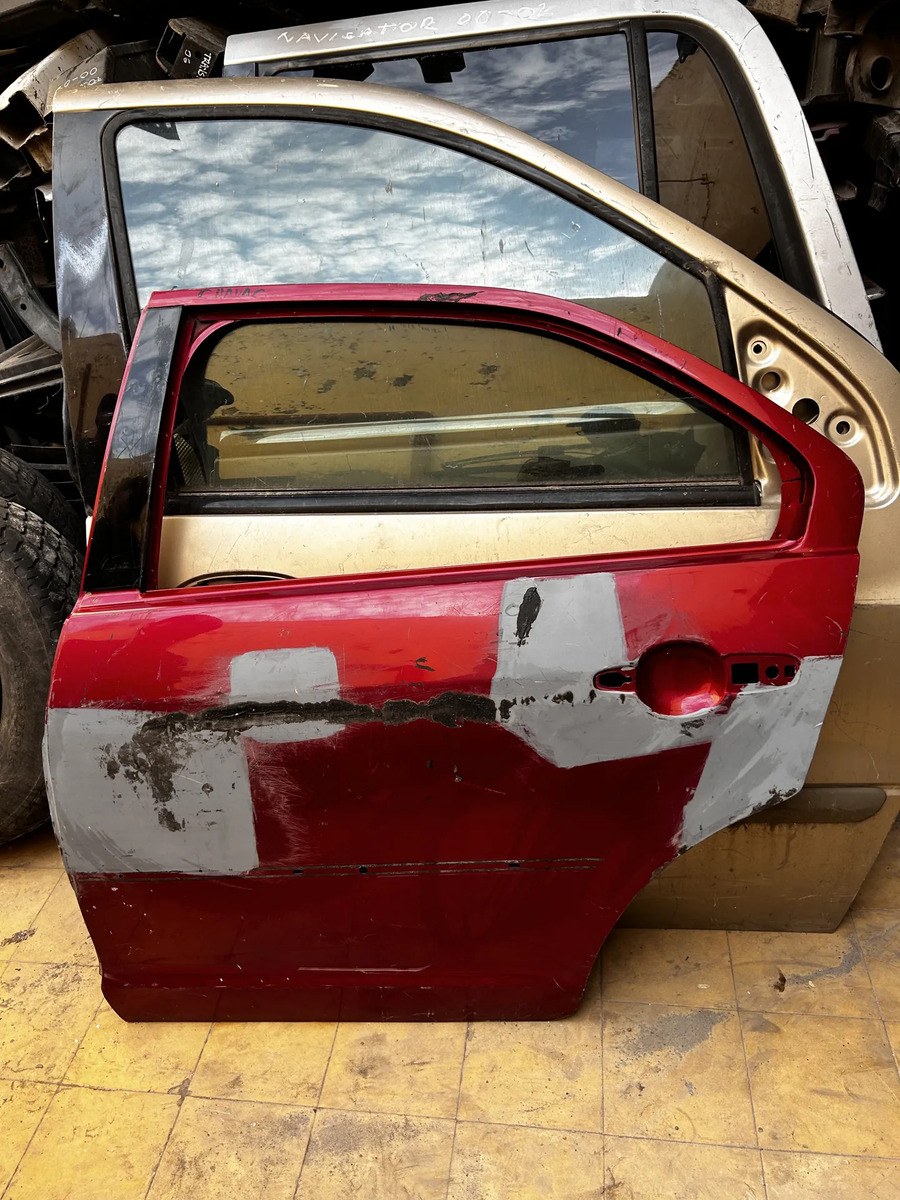 Puerta Trasera Izq Ford Fusión 06 07 08 09 10 11 12 Trasera Izquierda Rojo