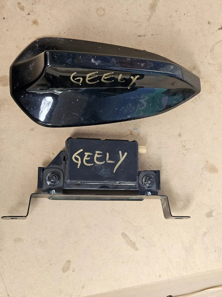 Geely Starray 2023-2026 Antena Aleta Tiburon Negro