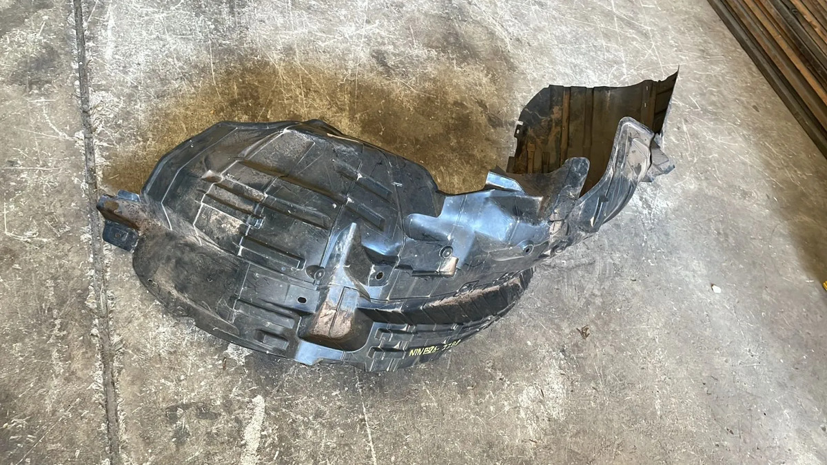 Lodera Delantera Derecha Nissan Np3002016-2020 Usado Orig