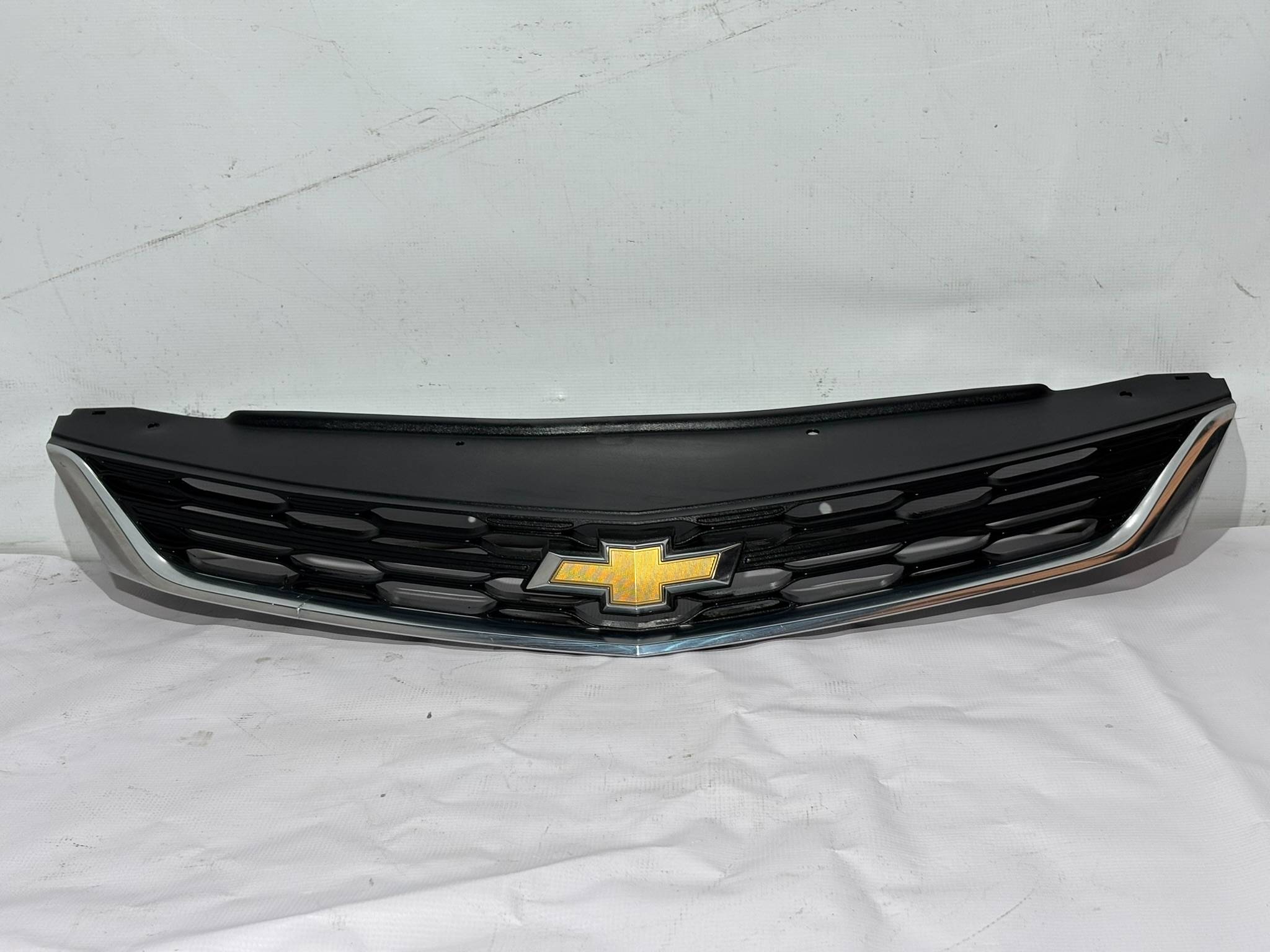 Chevrolet Cruze 2016 - 2018 Parrilla Delantera Usado Original - vista 1