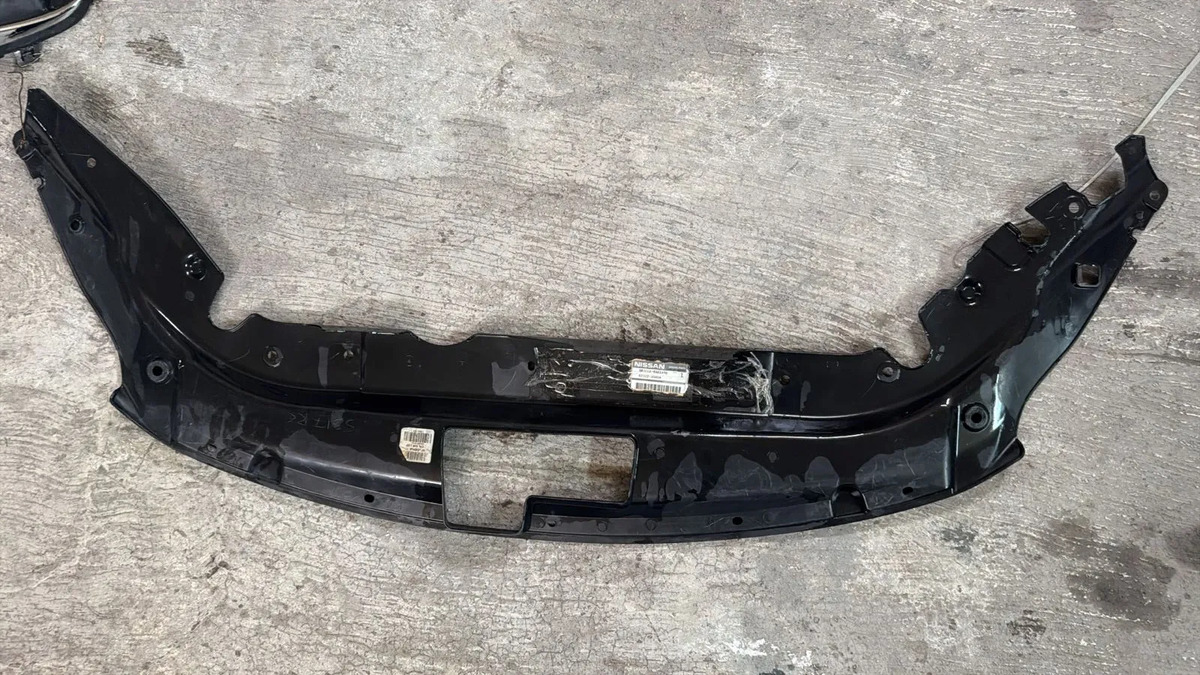 Tolva Marco Radiador Sentra 2014-2016  Usado Original