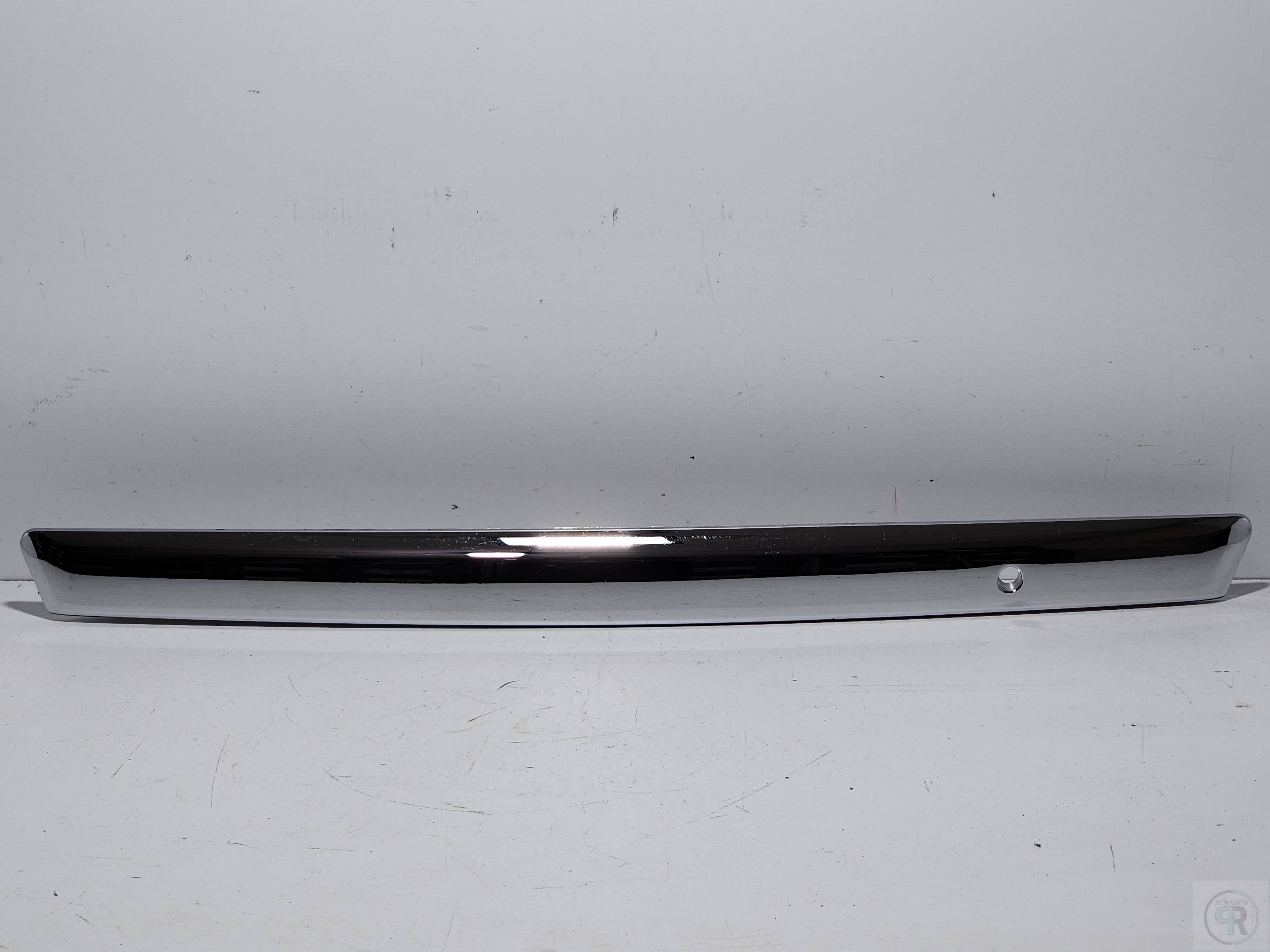 Nissan Versa 2013 - 2017 Moldura para Cajuela Trasera Usado Original
