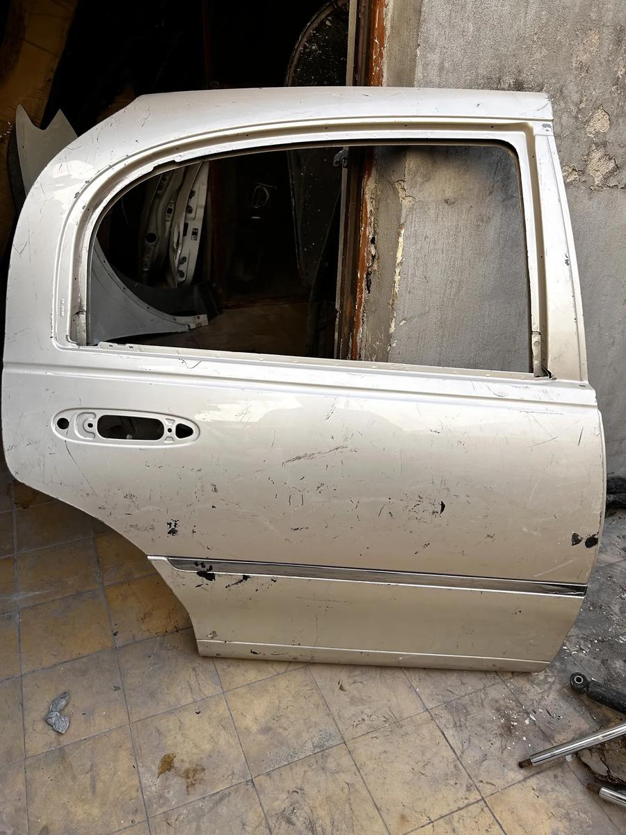 Puerta Trasera Derecha Lincoln Town Car 98 99 00 01 02 Origi Trasera Derecha Hueso