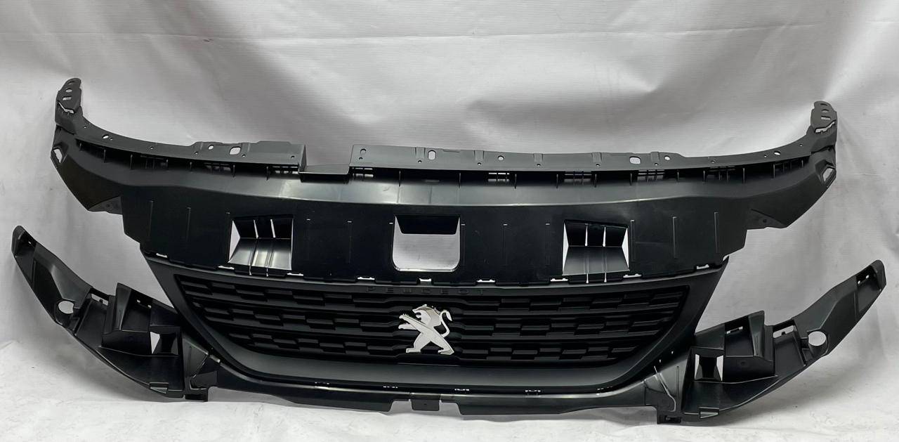 Peugeot Partner 2018 - 2023 Parrilla Delantera Usado Original