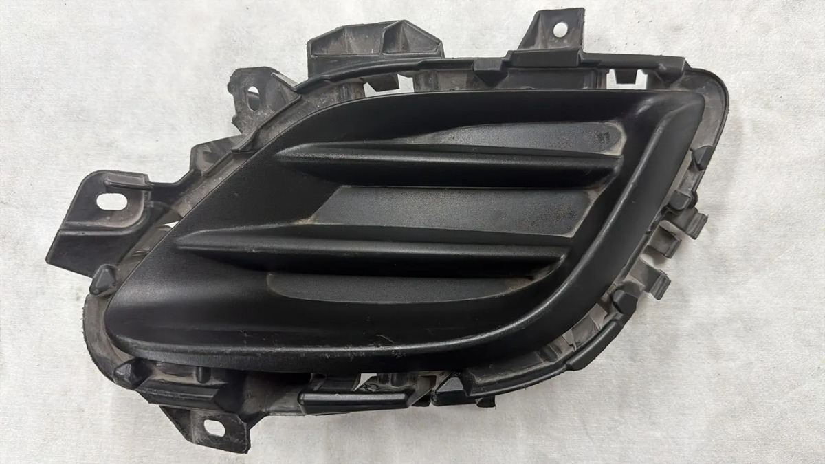 Rejilla Derecha Faro De Niebla Mazda 6 2014-2016 Usado Negro Derecho