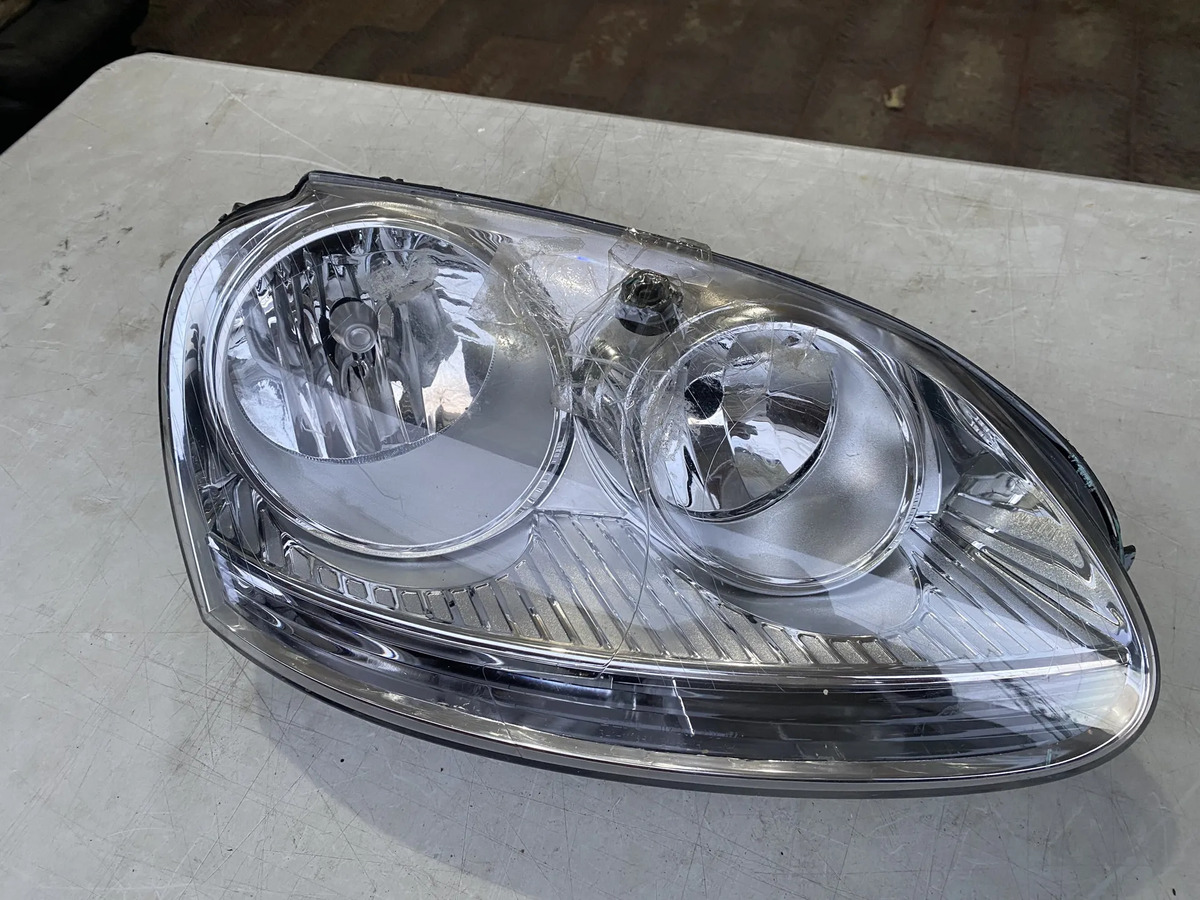 Faro Derecha Volkswagen Bora 2006 2007 2008 2009 2010 Tw Derecho/pasajero