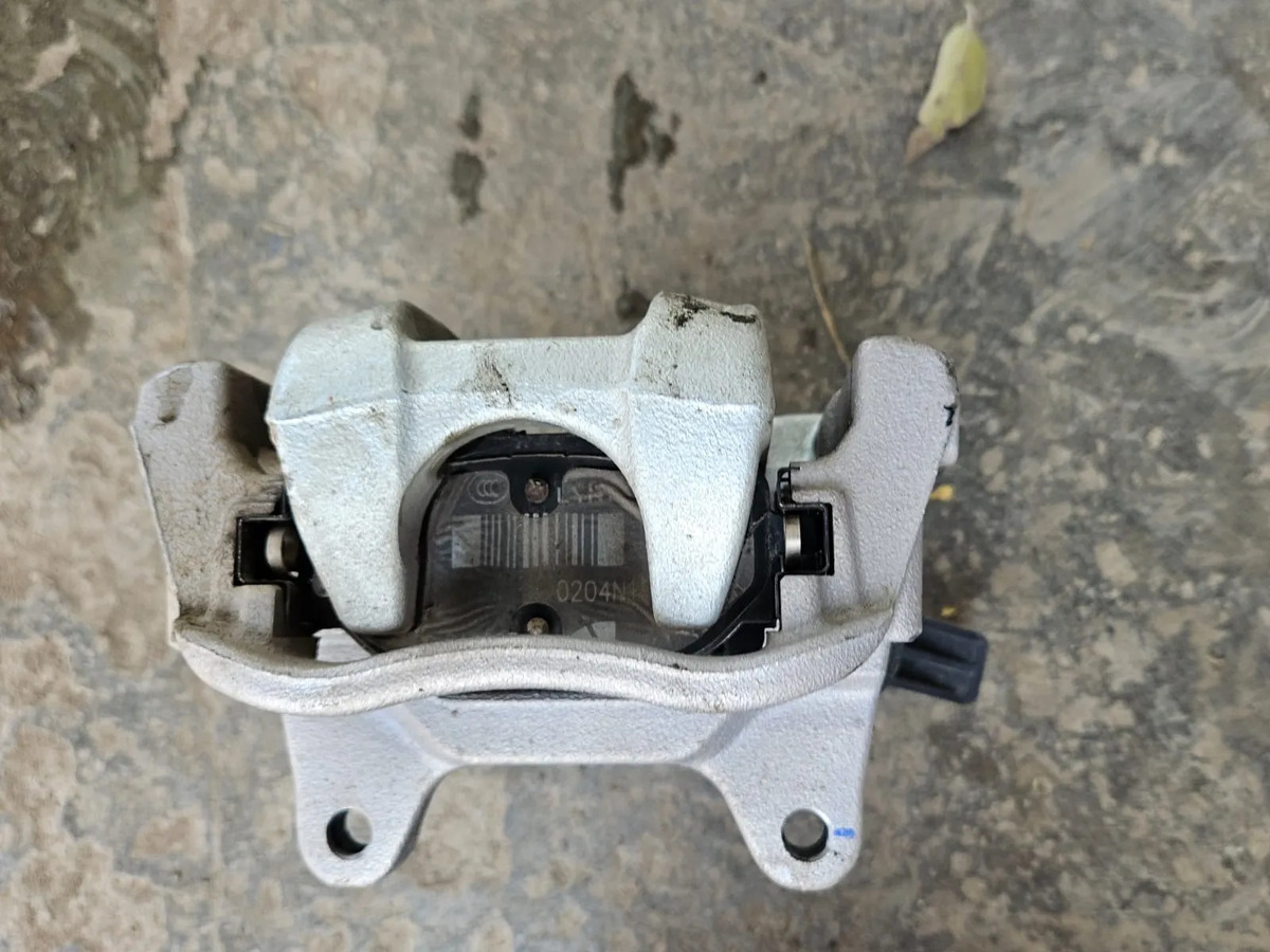 Geely Starray 2023-2026 Caliper Trasero Derecho Elect
