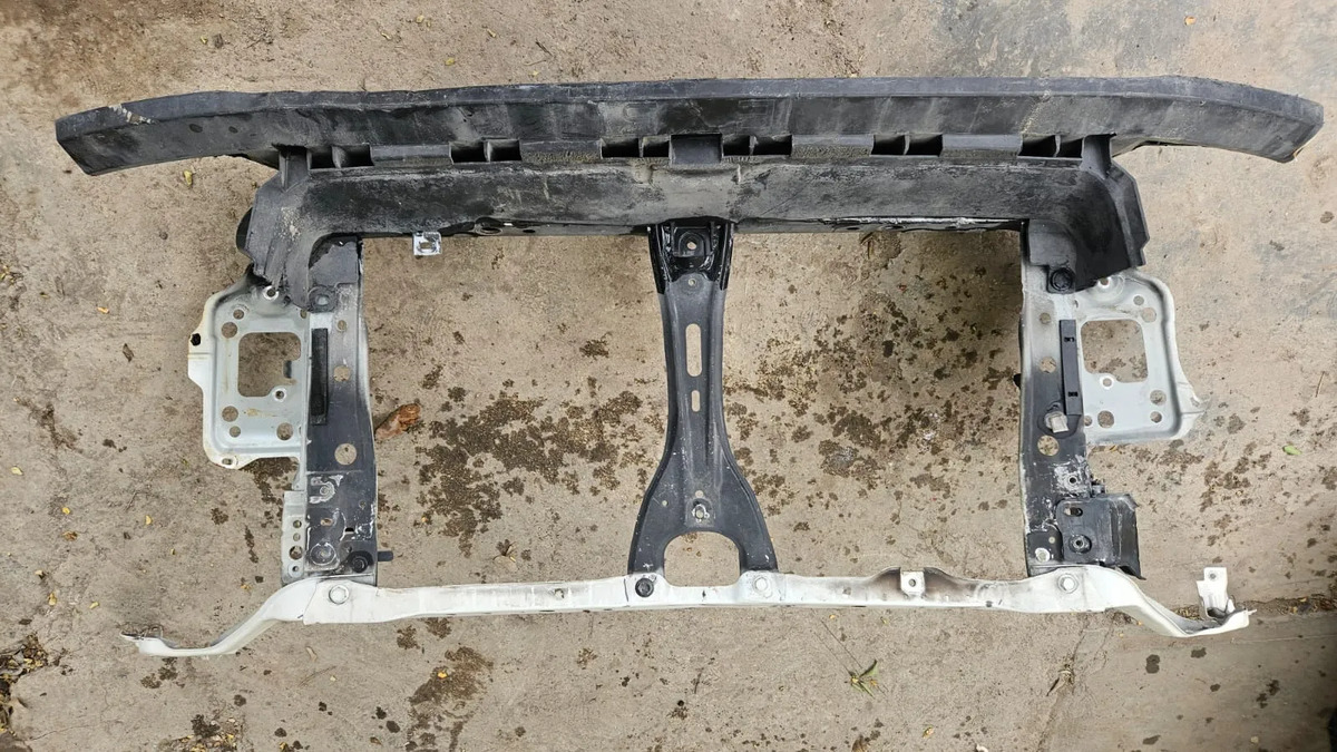 Subaru Legacy 2010-2014 Marco De Radiador