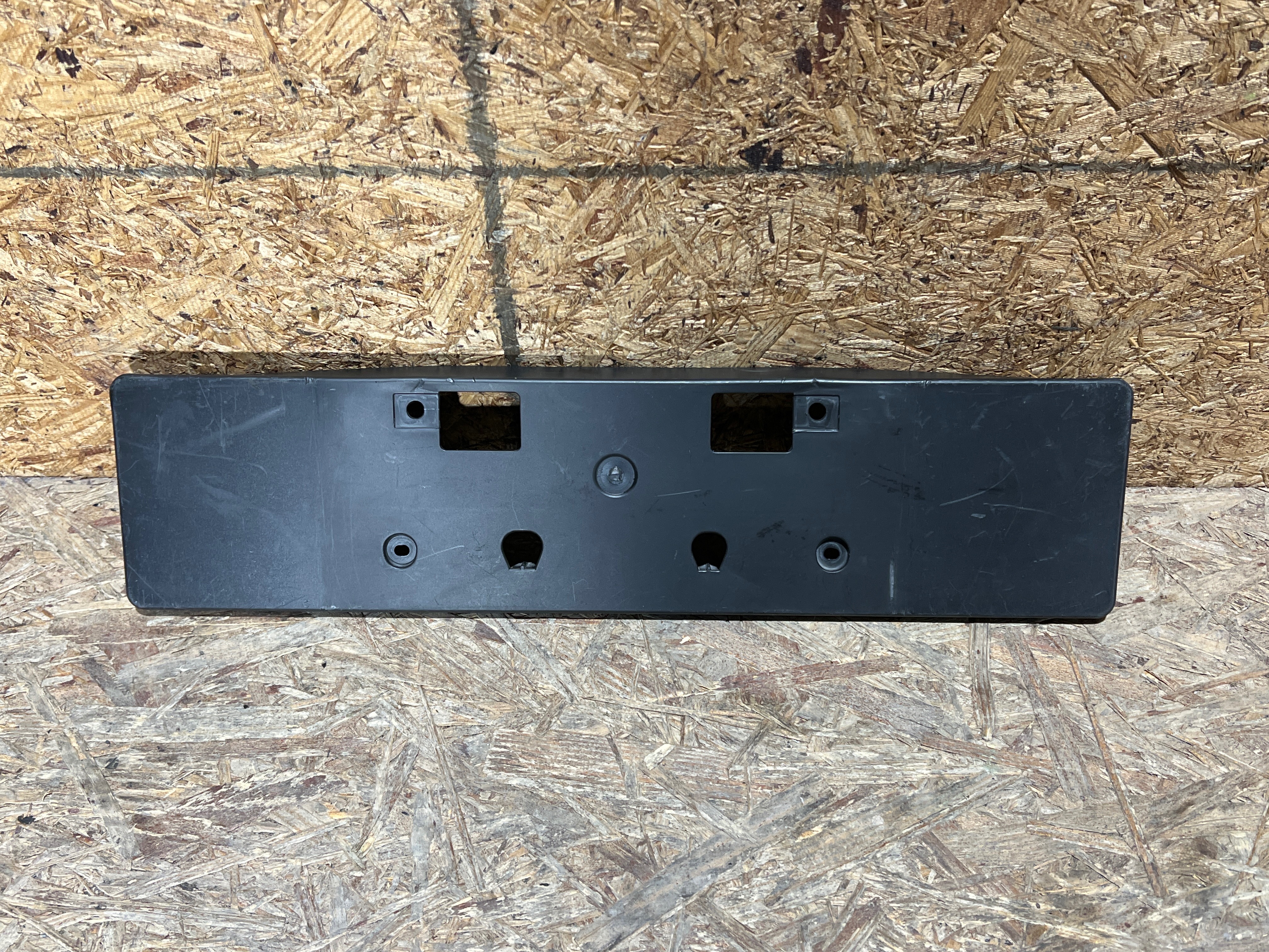 Suzuki Jimny 2018 - 2022 Portaplaca Delantera Usado Original
