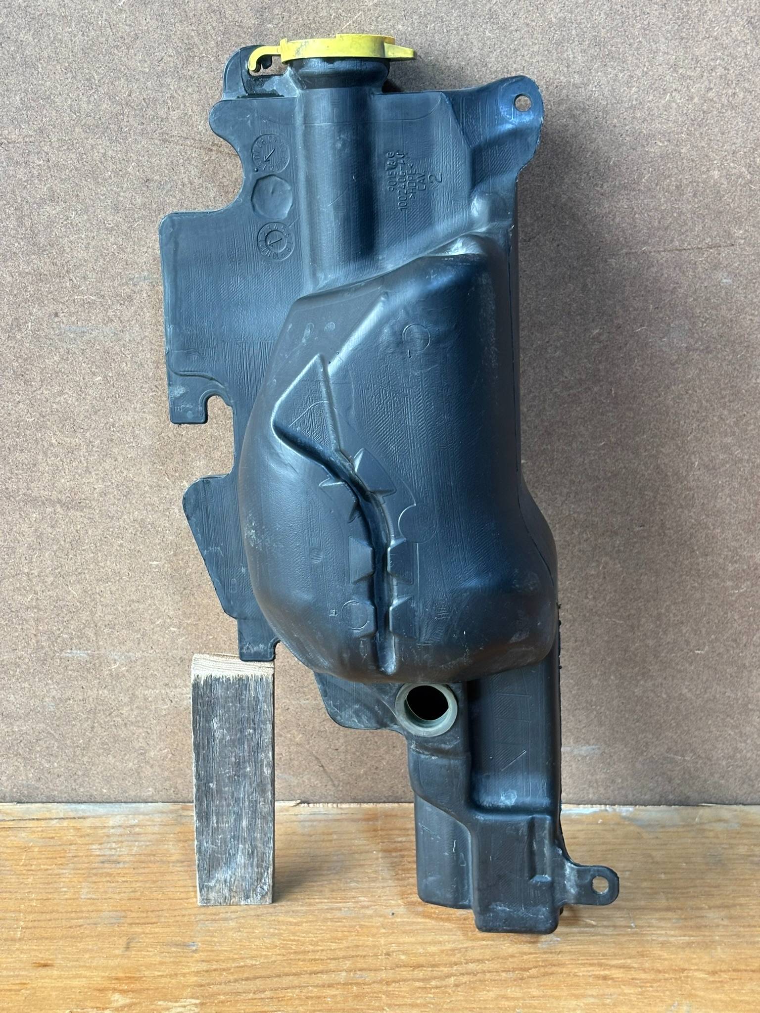 Dodge Ram 1500 2009 - 2024 Deposito Delantera Usado Original