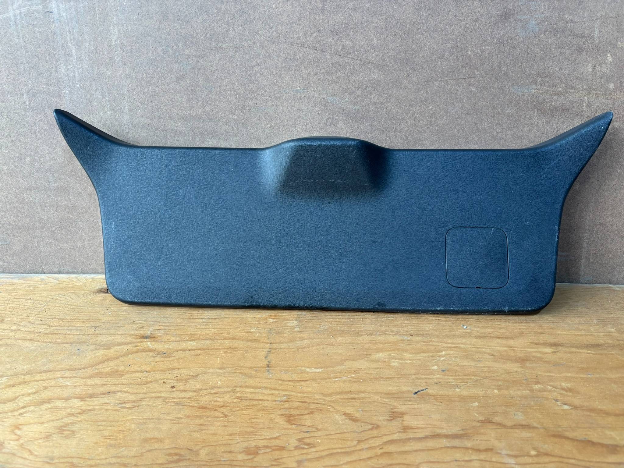 Chevrolet Spark 2011 - 2017 Moldura para Cajuela Trasera Usado Original