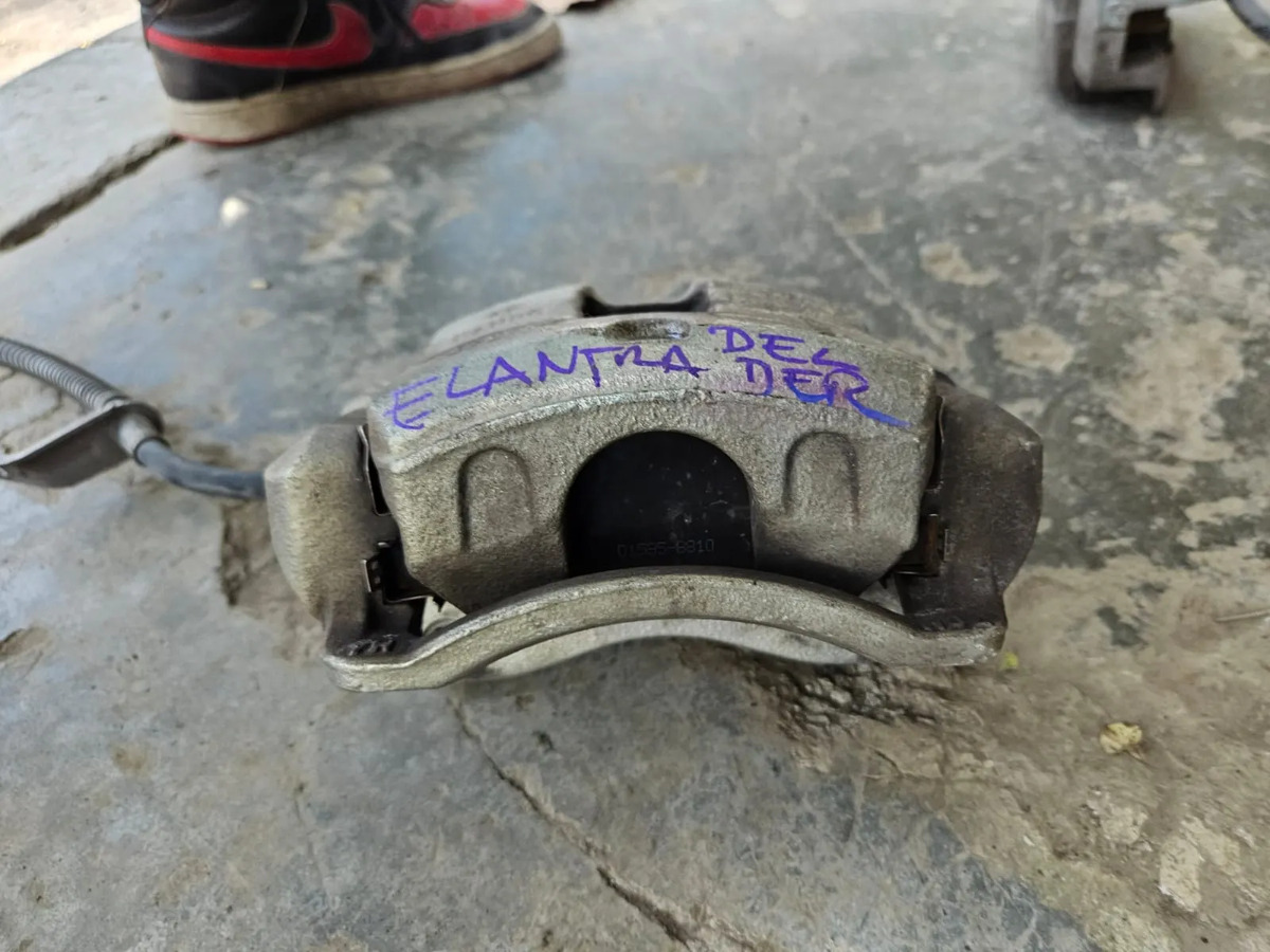 Hyundai Elantra 2017-2018 Mordaza Delantera Derecha